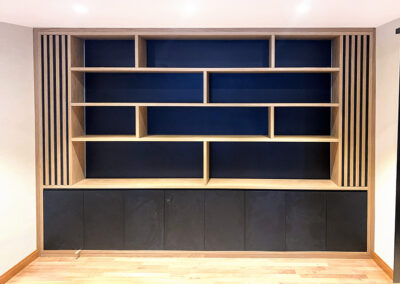 Librería madera y negro diseño atrevido