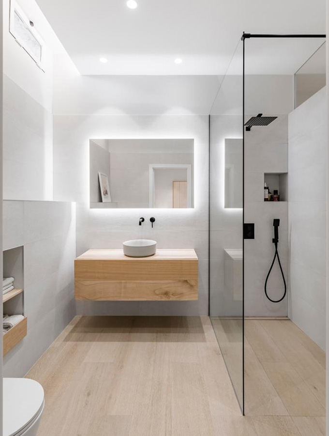 Baño principal con mueble suspendido a medida