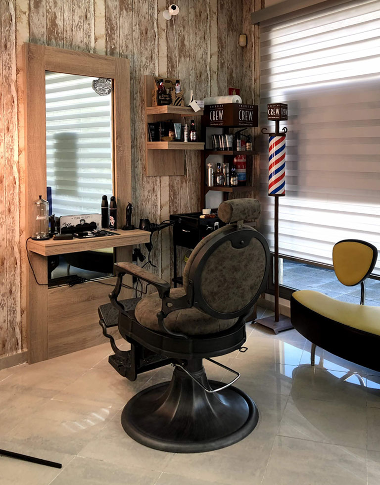 Espejos Puesto de trabajo de peluquería con espejo y repisa