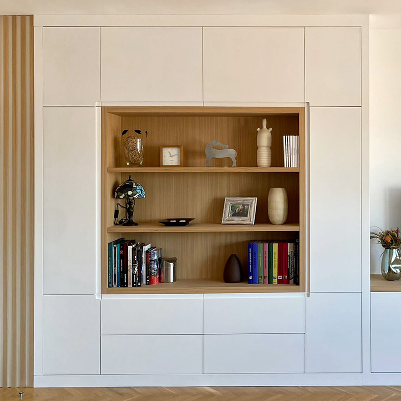 Mueble a medida para salón con módulo tv y puertas lacado blanco