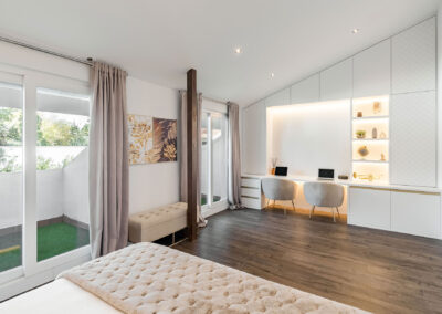 Dormitorio cuqui y espacio de teletrabajo