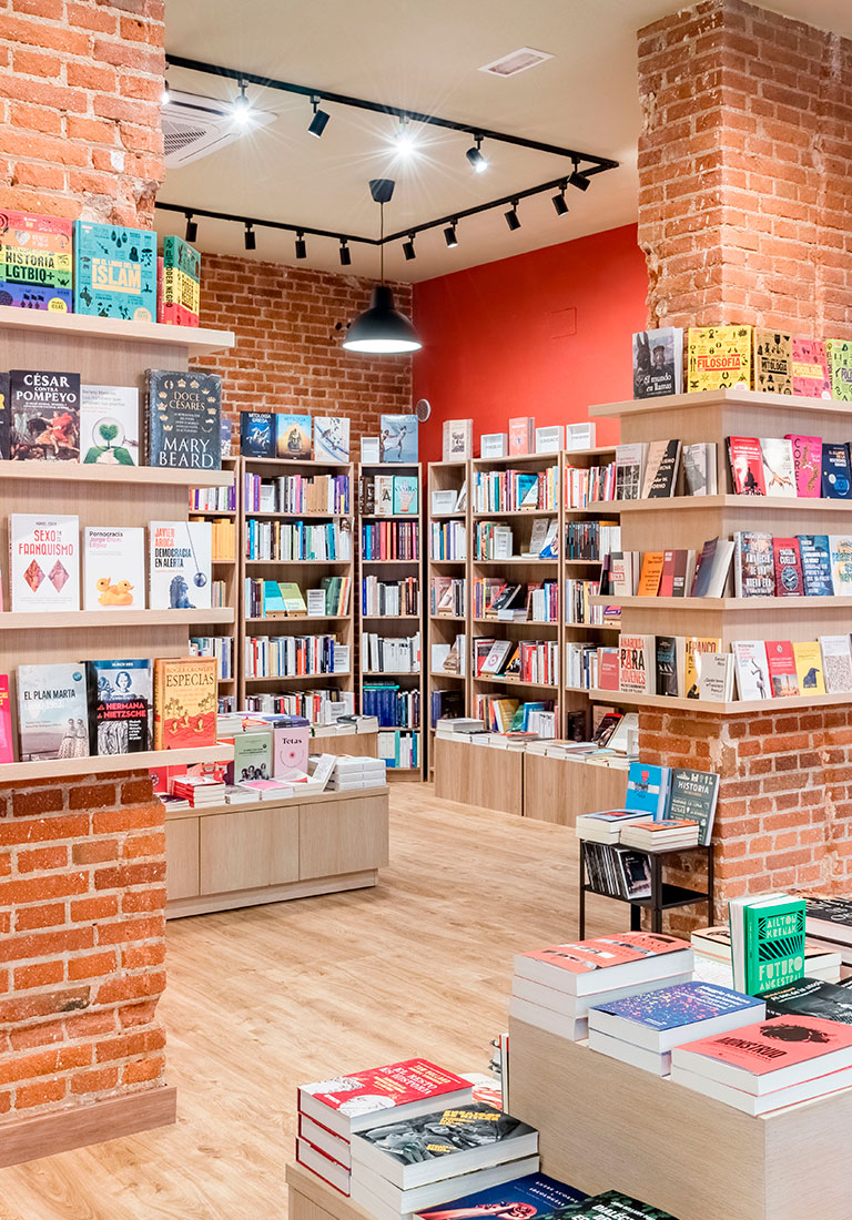 Rincón Vista de rincón de la librería con exposición de libros