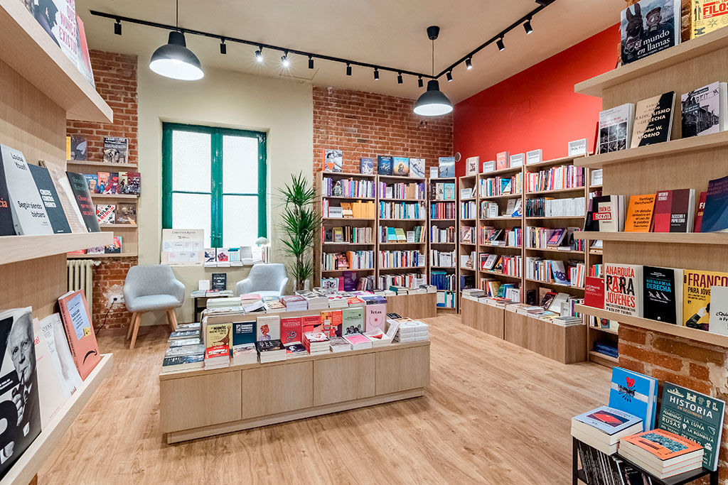 Reforma de la librería Dykinson y fabricación de mobiliario de exposición y almacenamiento de libros