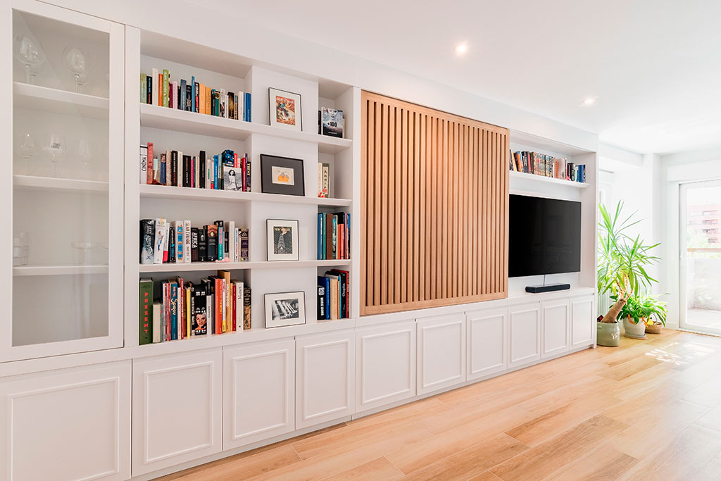Posición 2 Librería blanca con puerta corredera