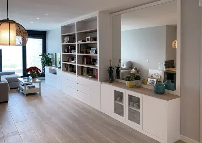 Mueble librería con espejo integrado