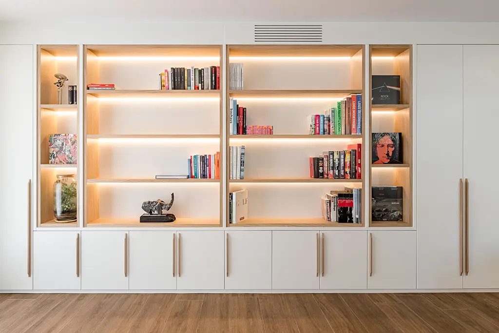 Visión frontal de la librería a medida