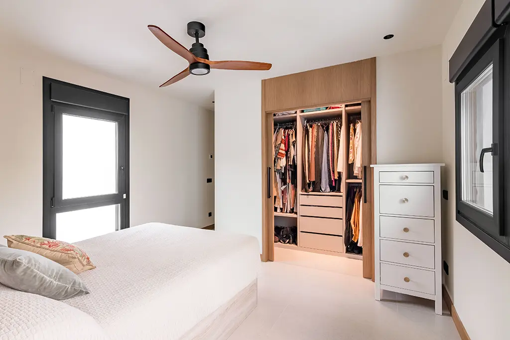 Vestidor a medida en dormitorio principal