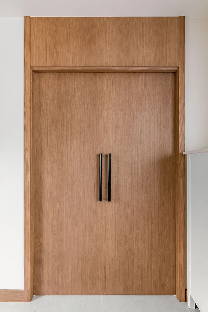 Puertas de vestidor correderas en madera de roble