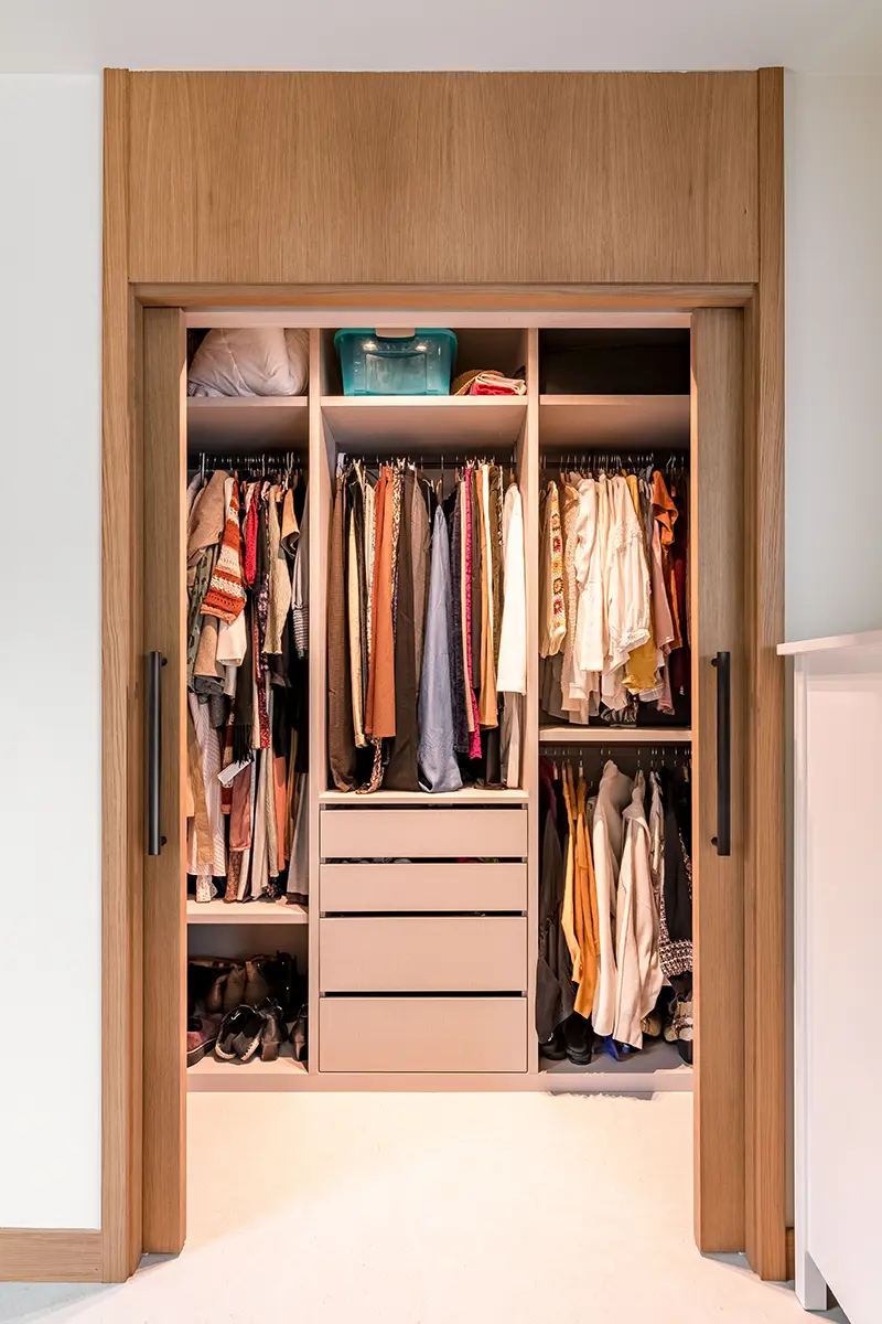 Vestidor con armarios a medida