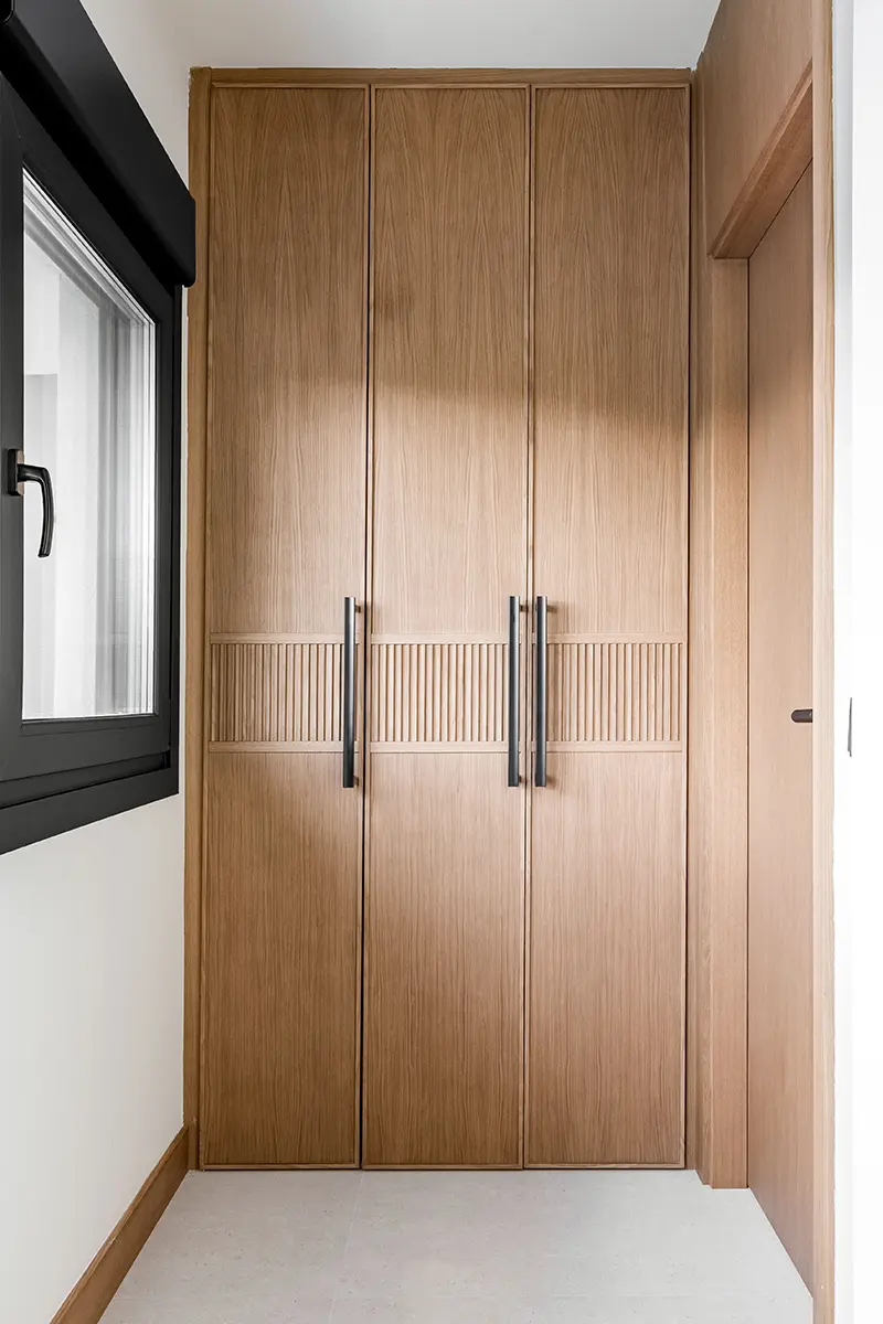 Prente de armario a medida con puertas abatibles