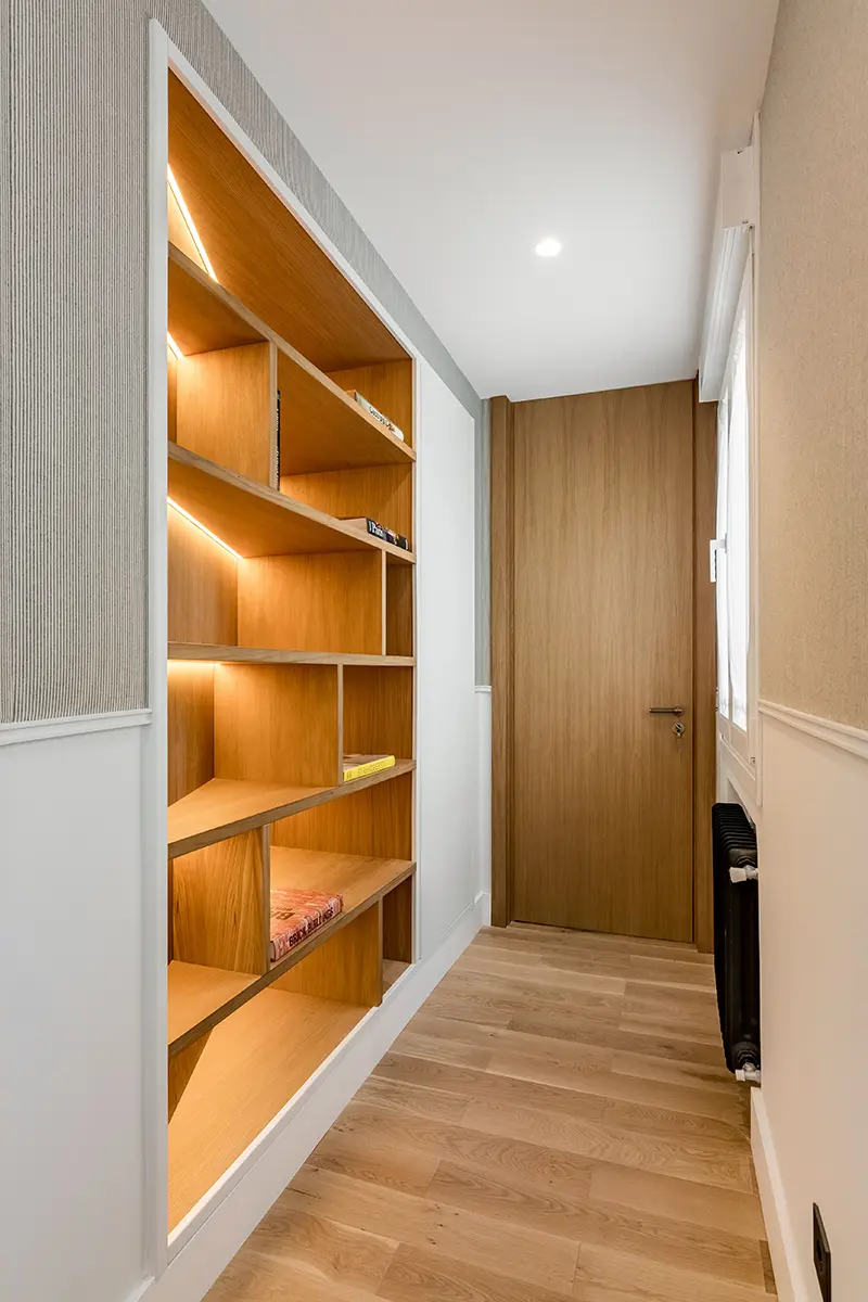 Librería con iluminación led