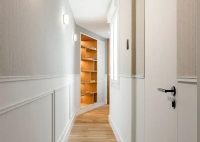 Estantería para pasillo blanco y roble