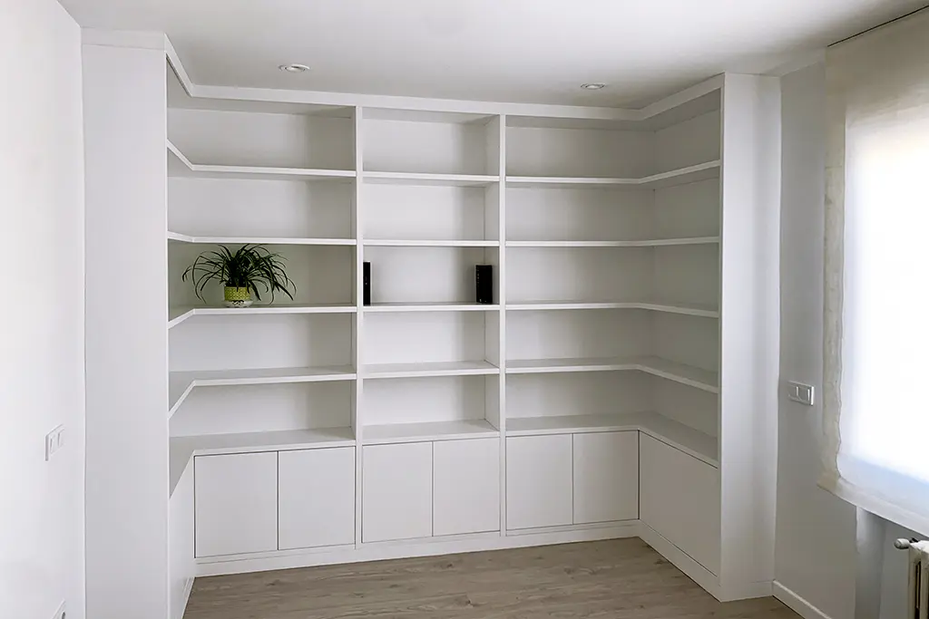 Muebles de balo a medida lacados en blanco