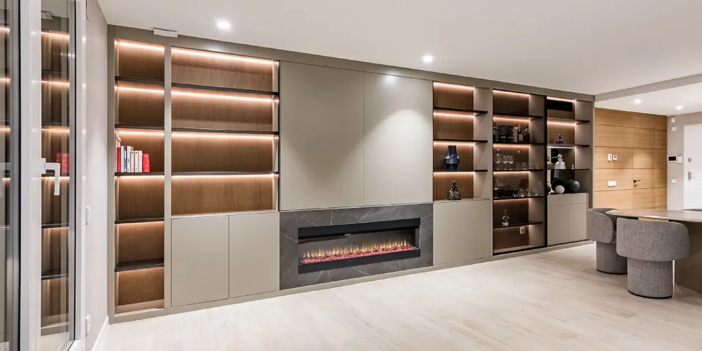 Mueble de salón a medida con chimenea eléctrica empotrada