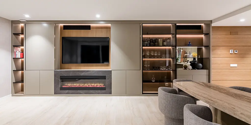 Puertas correderas sobre el televisor