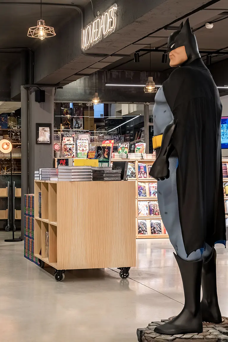 Góndolas para tienda de cómics TOMOS Y GRAPAS
