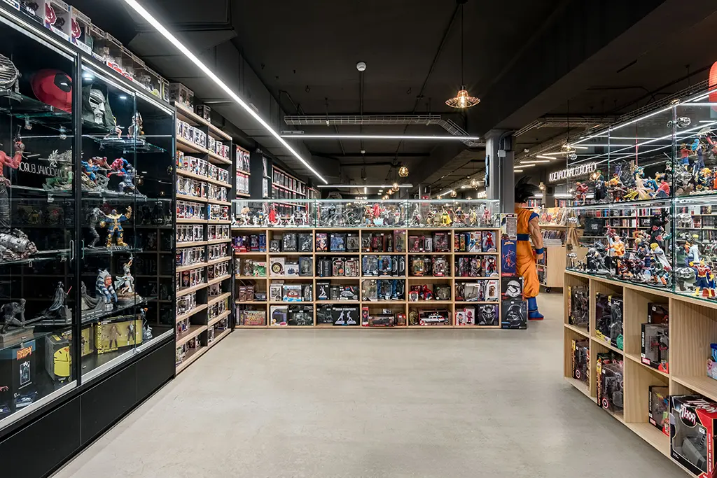 Expositores de merchandising para tienda TOMOS Y GRAPAS