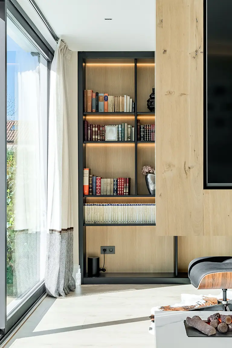 Detalle de la librería con el panel abierto