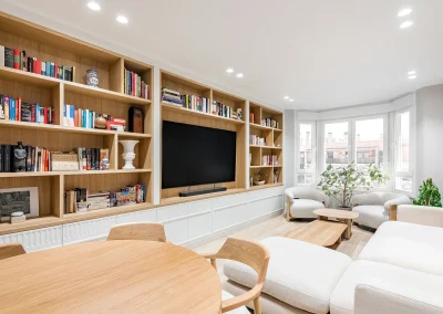 Librería en salón con mirador