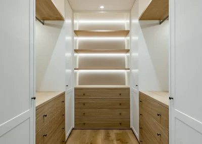 Vestidor blanco y roble